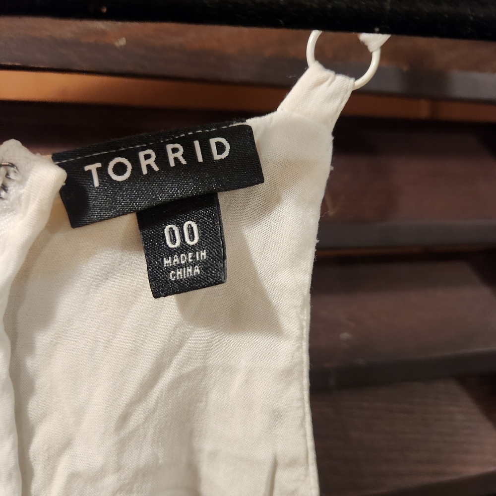 Torrid White and Yellow Lemon Print Tank Top - Picture 2 of 3